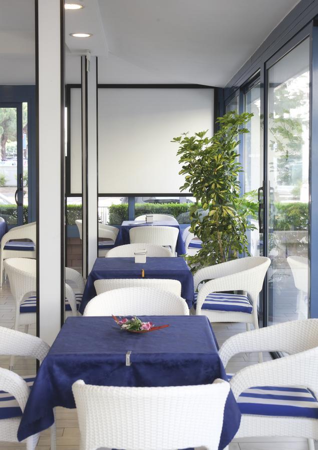 Hotel Universal Riccione Esterno foto