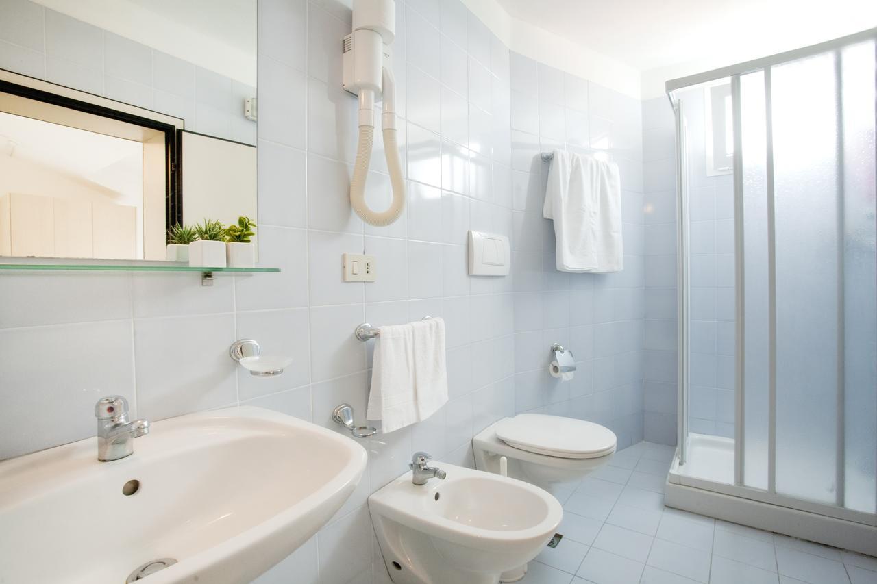 Hotel Universal Riccione Esterno foto