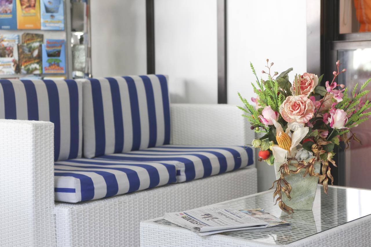 Hotel Universal Riccione Esterno foto
