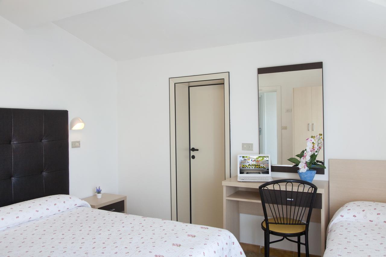Hotel Universal Riccione Esterno foto