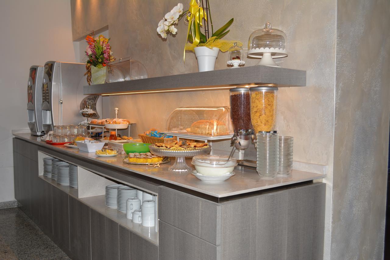 Hotel Universal Riccione Esterno foto