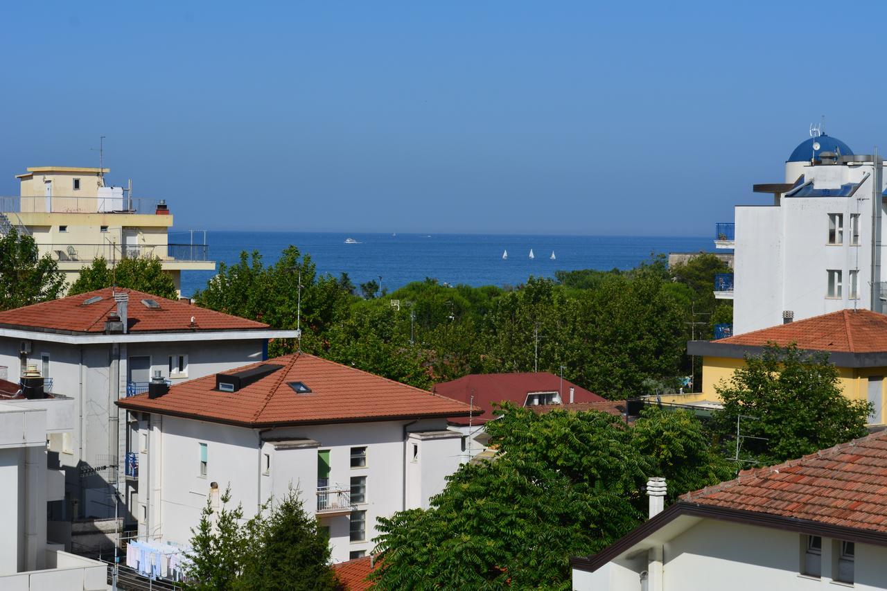 Hotel Universal Riccione Esterno foto