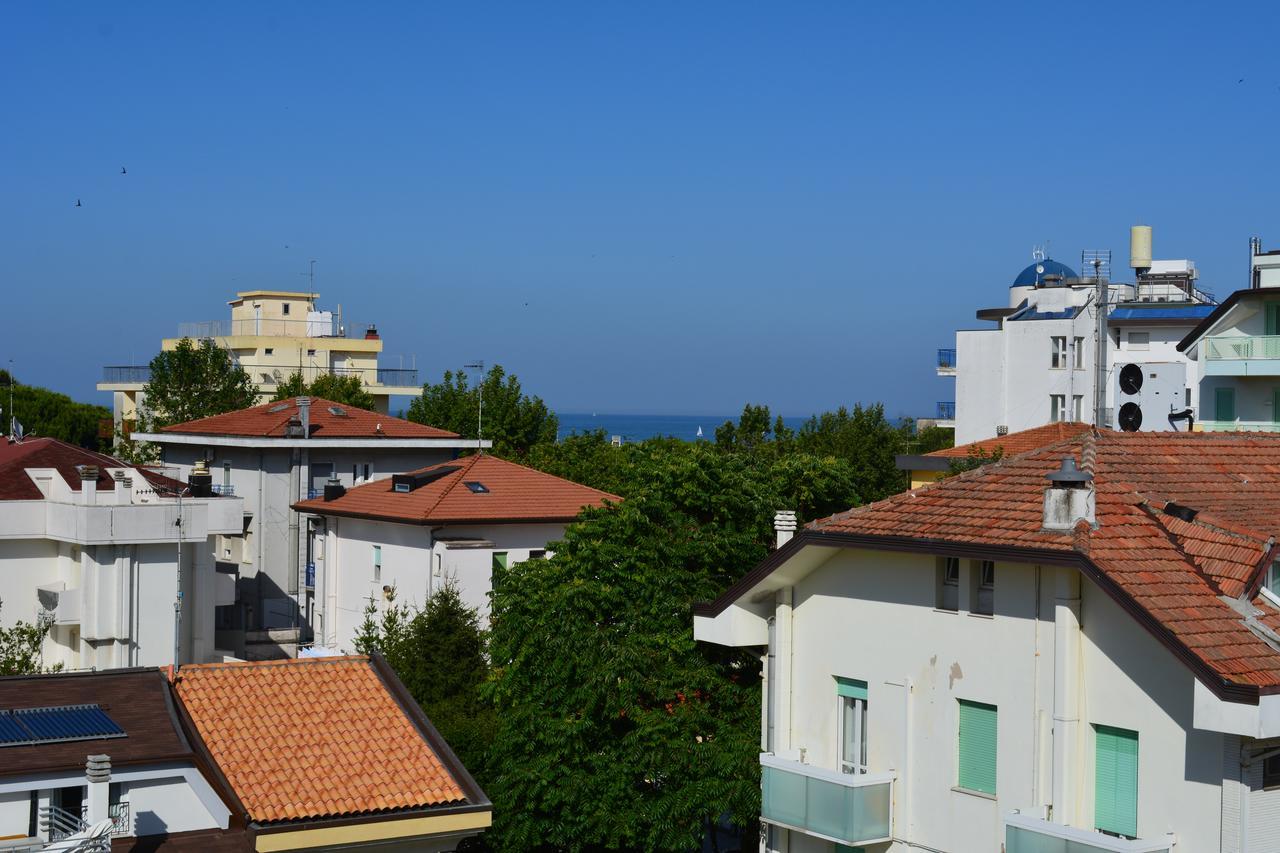 Hotel Universal Riccione Esterno foto