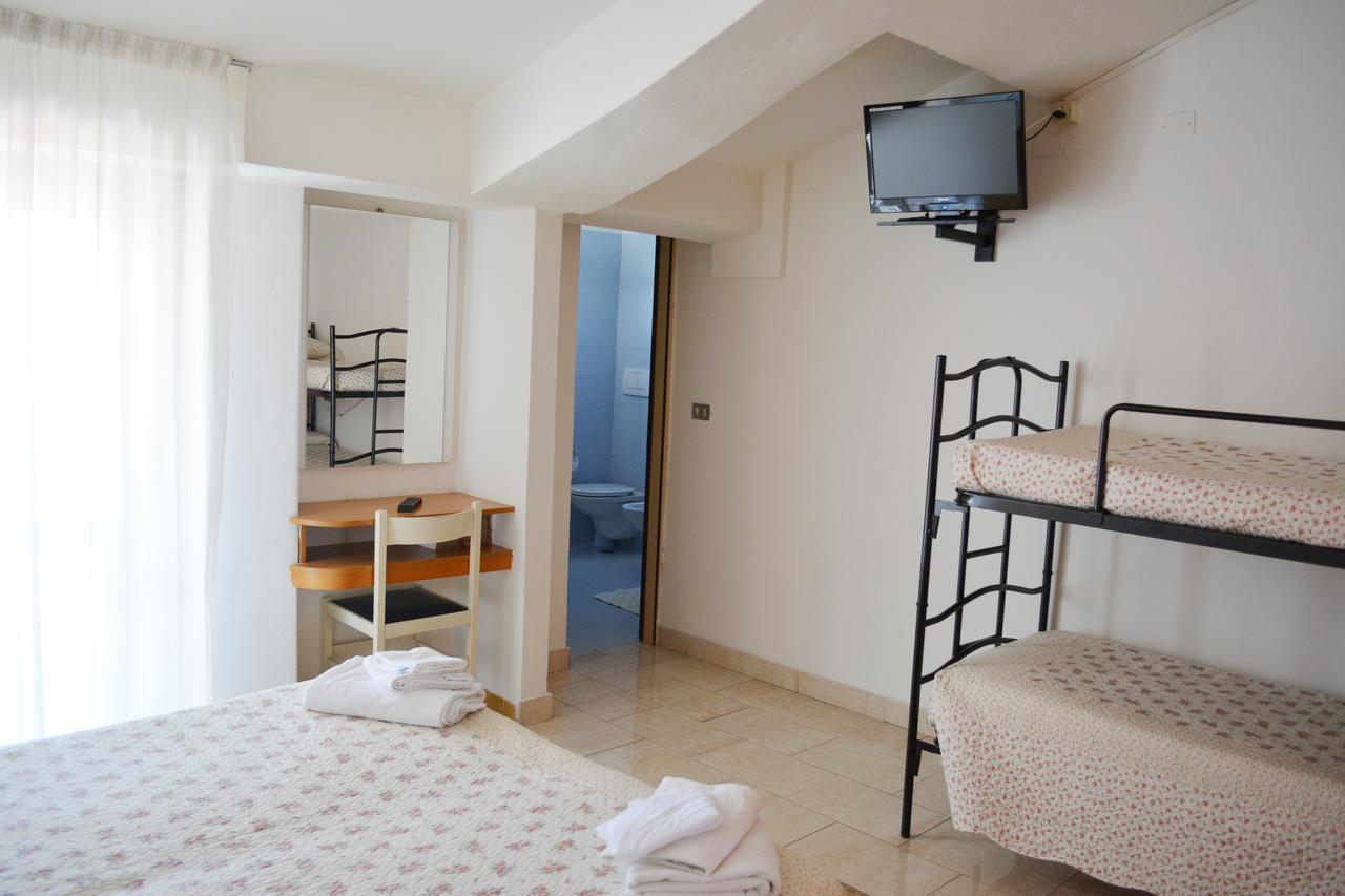 Hotel Universal Riccione Esterno foto
