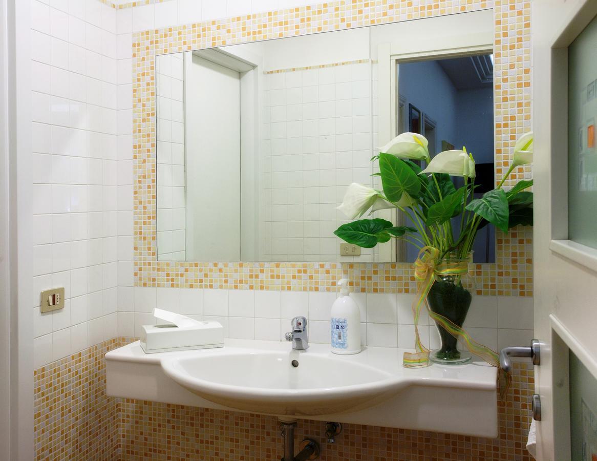 Hotel Universal Riccione Esterno foto