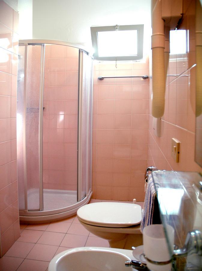 Hotel Universal Riccione Esterno foto
