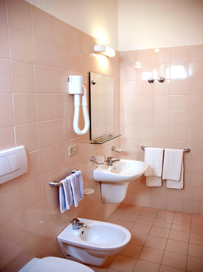 Hotel Universal Riccione Esterno foto