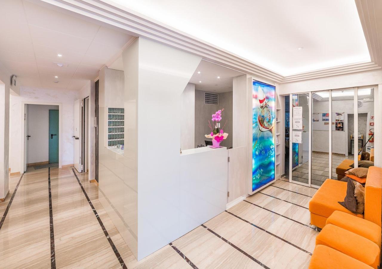 Hotel Universal Riccione Esterno foto