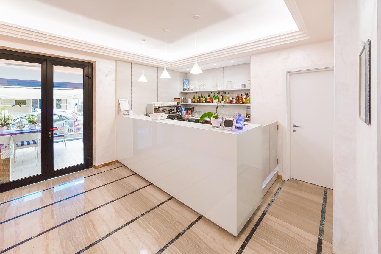 Hotel Universal Riccione Esterno foto